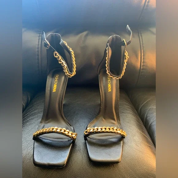 Fashion Nova Let Me Know Chain Heeled Sandals | Size 8 | Black - Picture 3 of 7